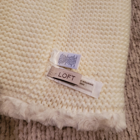 LOFT Faux Fur Cream Snood Scarf - Picture 4 of 5